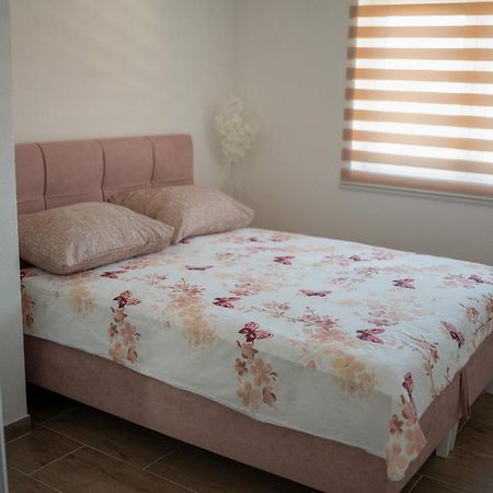 Apartmani Elegance Тузла Екстер'єр фото