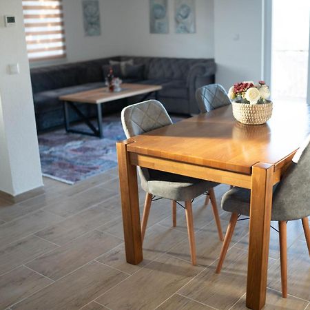 Apartmani Elegance Тузла Екстер'єр фото