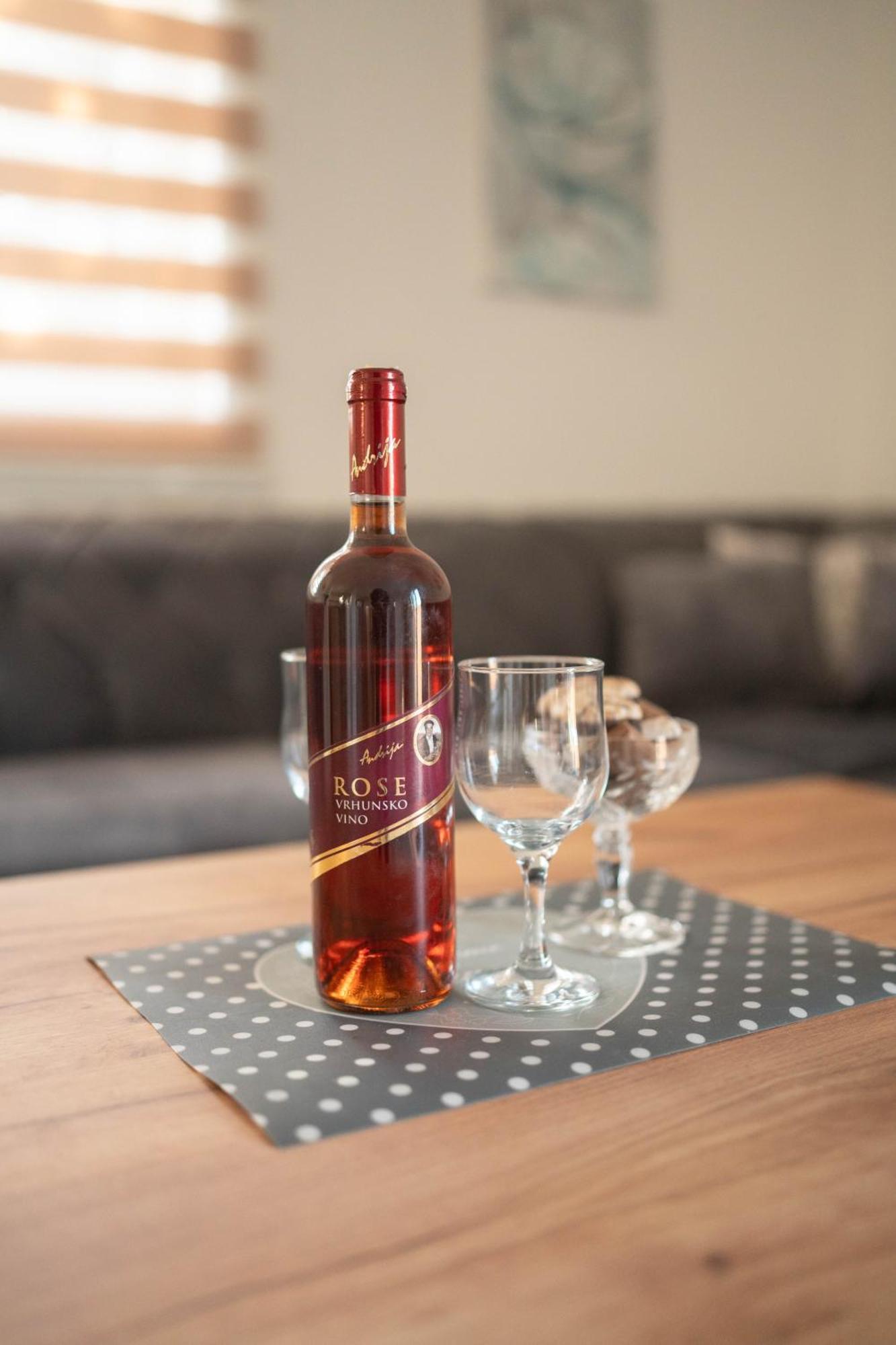Apartmani Elegance Тузла Екстер'єр фото