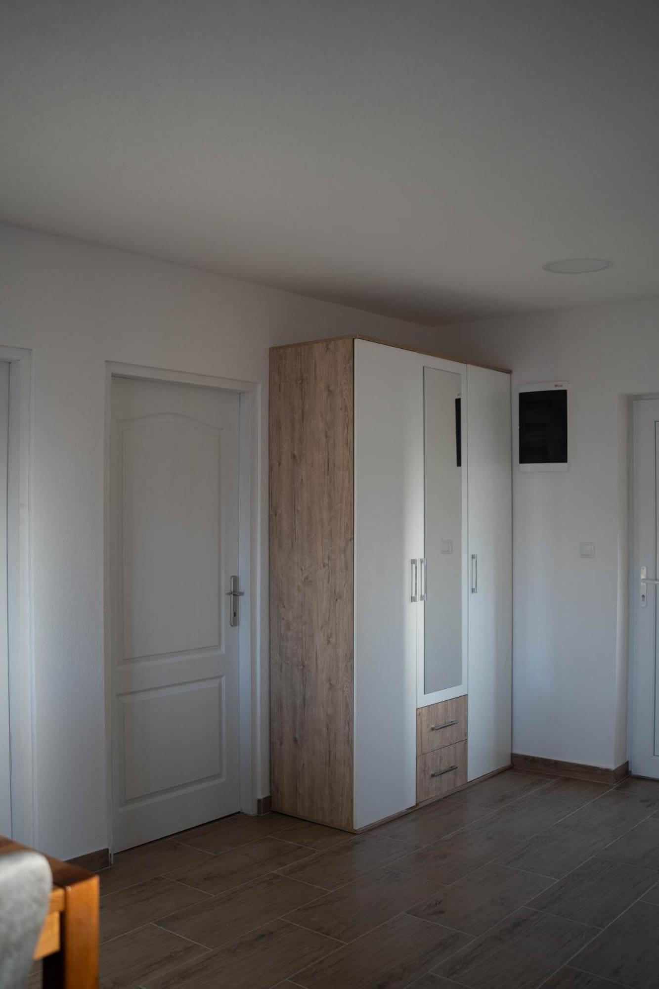Apartmani Elegance Тузла Екстер'єр фото