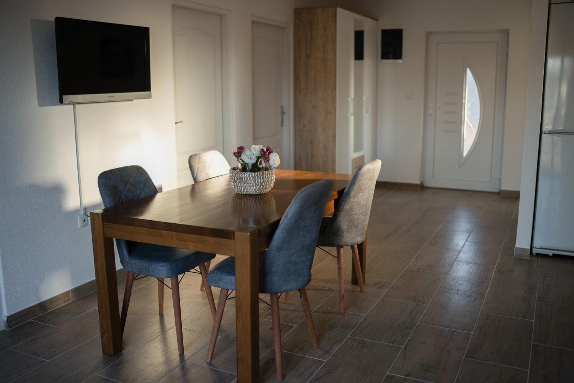Apartmani Elegance Тузла Екстер'єр фото