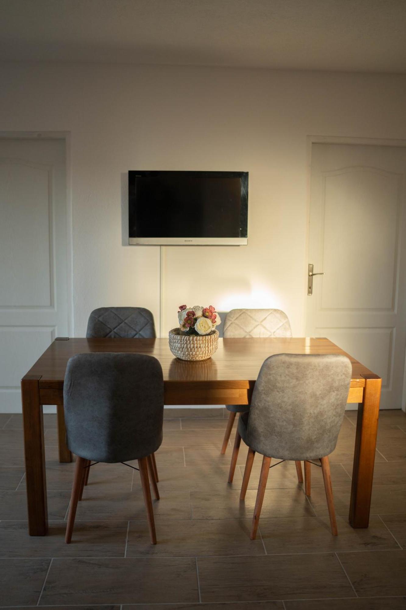 Apartmani Elegance Тузла Екстер'єр фото
