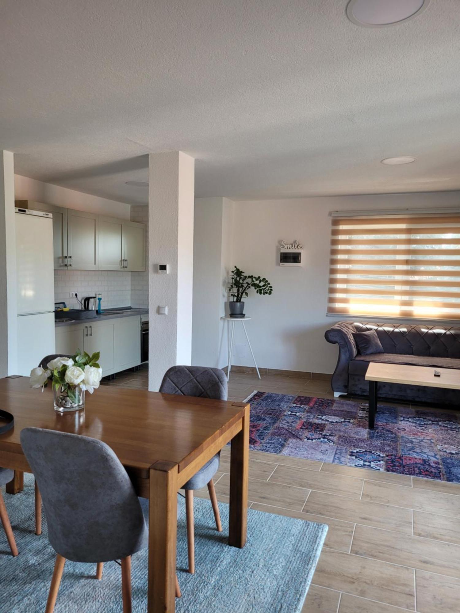 Apartmani Elegance Тузла Екстер'єр фото