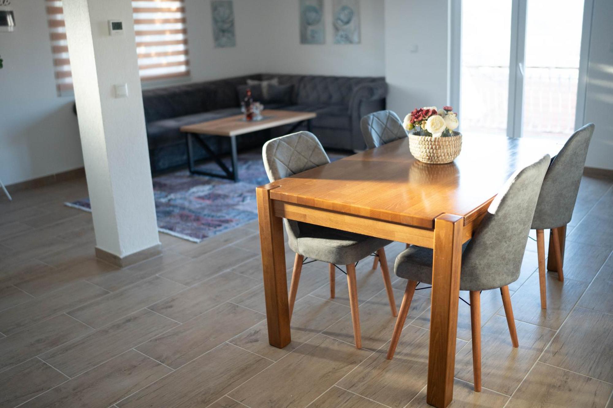 Apartmani Elegance Тузла Екстер'єр фото