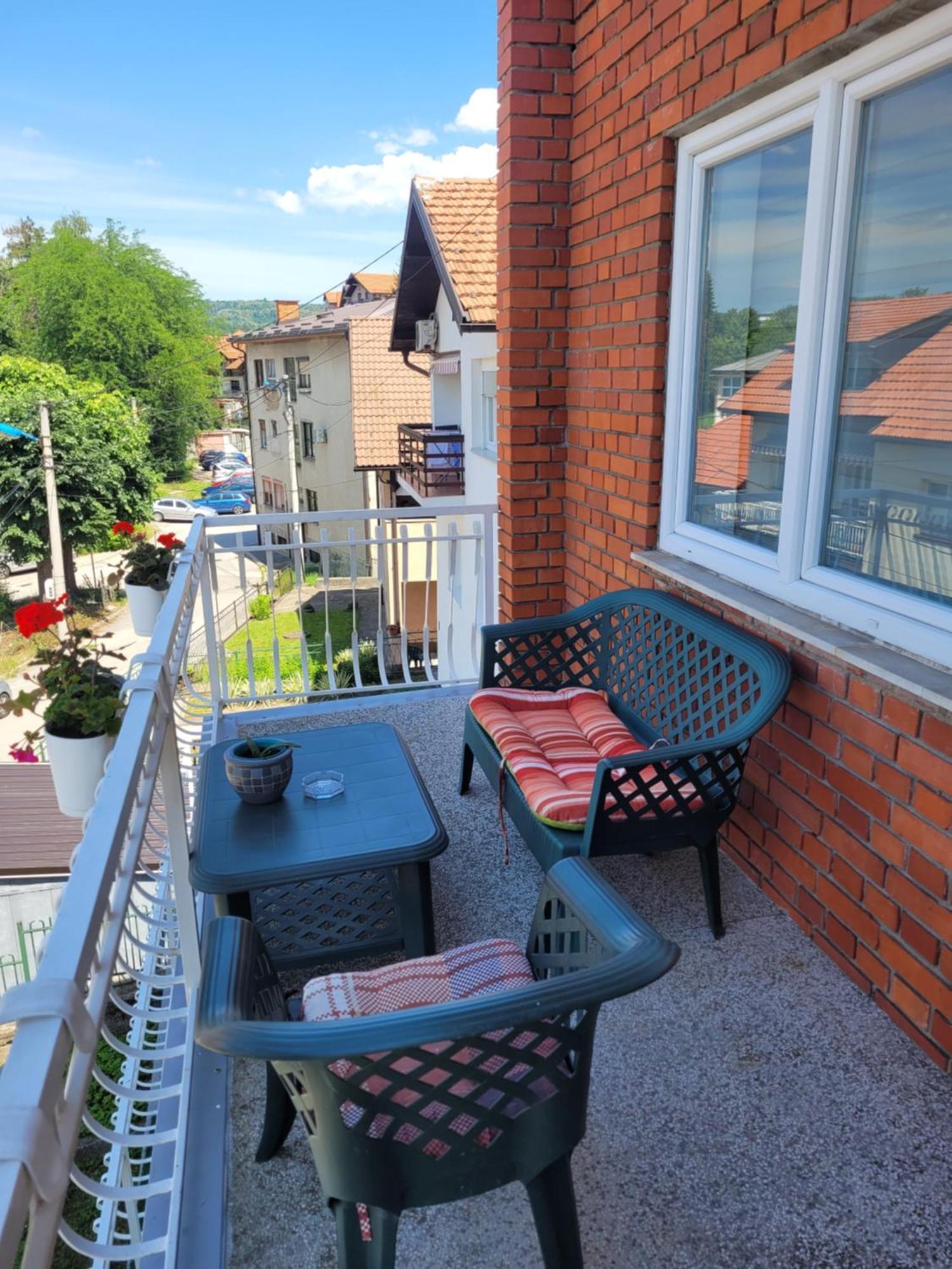 Apartmani Elegance Тузла Екстер'єр фото