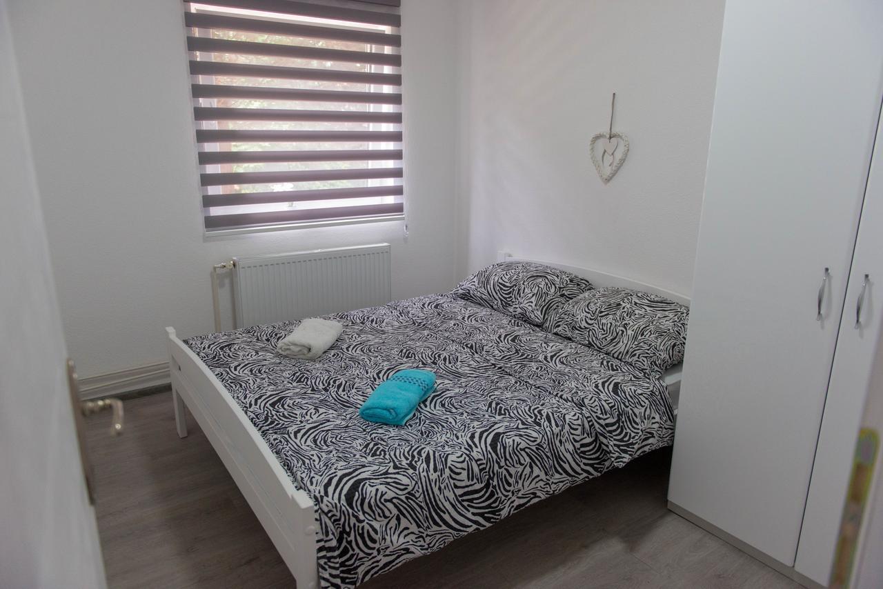 Apartmani Elegance Тузла Екстер'єр фото