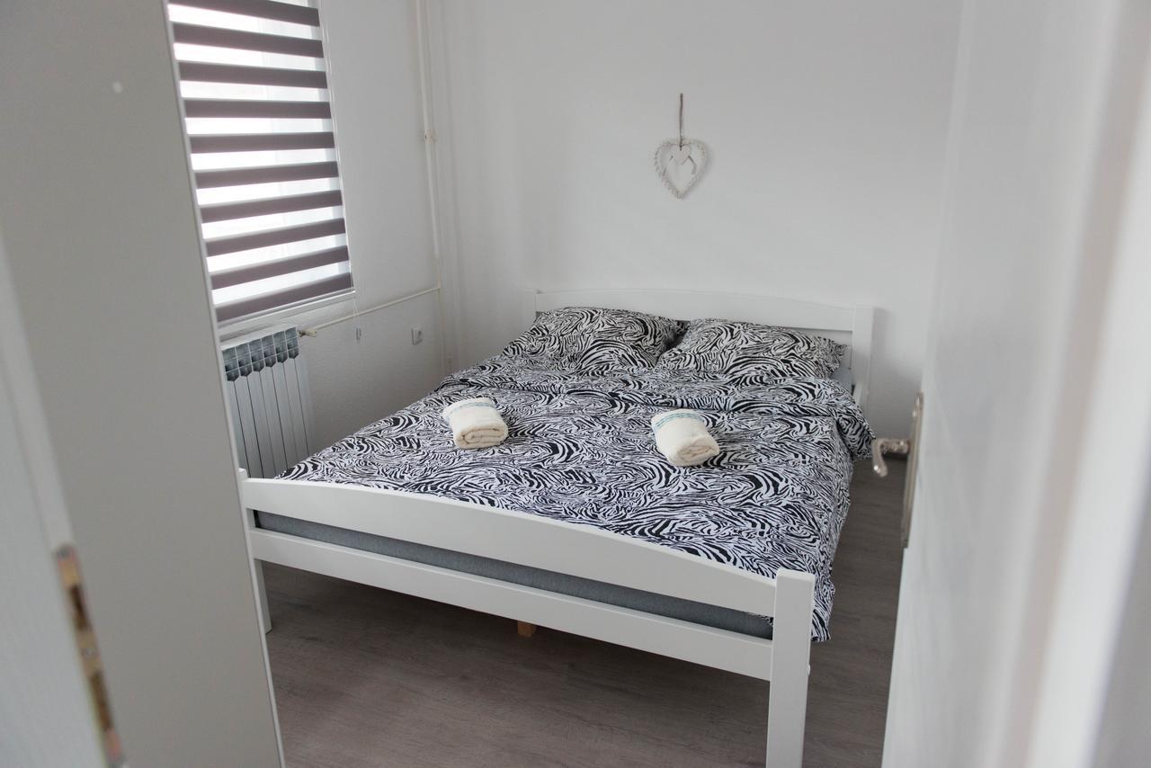 Apartmani Elegance Тузла Екстер'єр фото